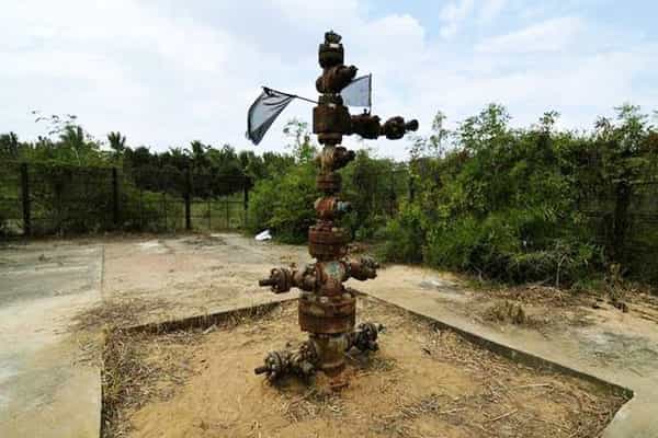 தமிழகத்தில் அனுமதியின்றி இயங்கும் ஓ.என்.ஜி.சி எண்ணெய் கிணறுகள்.