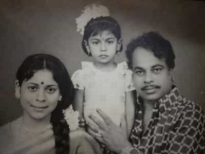புகைப்படத்தில் இருப்பது நடிகர் செந்தாமரையும் ராஜாத்தி அம்மாளுமா?