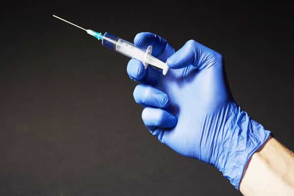 சினிமா திரையரங்கின் இருக்கையில் HIV தொற்று உள்ள ஊசிகள் கண்டெடுப்பா ?