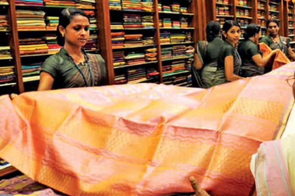 கடை & நிறுவனங்களில் ஊழியர்கள் அமரலாம் : கேரளாவில் அவசர சட்டம்.