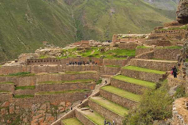 Is it Ravana's fort that has huge stairs?