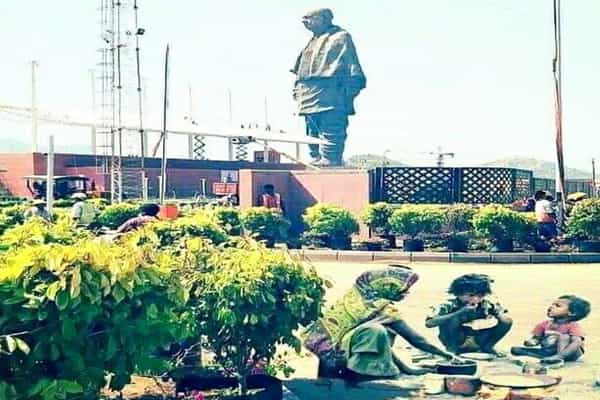 பட்டேல் சிலை பகுதியில் இருப்பிடமின்றி இருக்கும் தாய், குழந்தைகளின் காட்சி ?