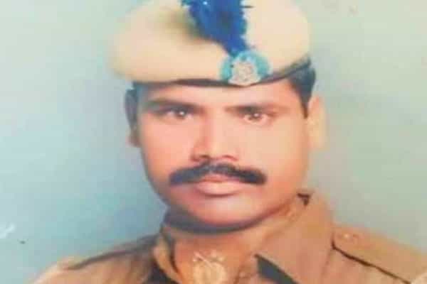 புல்வாமா தாக்குதலில் இறந்த வீரருக்கு சாதி காரணமாக இடம் மறுப்பா ?