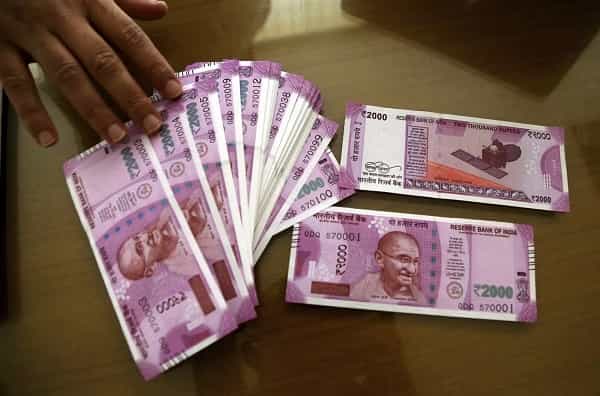கல்வி நிறுவனங்களில் கூடுதல் கட்டணம் வாங்கினால் புகார் தெரிவிக்க எண்கள் !