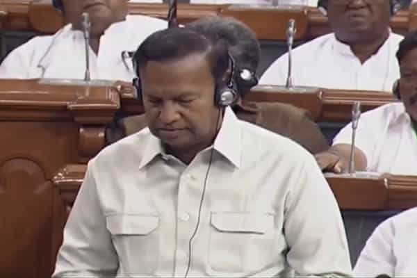 நீட் தொடர்பாக தவறான தகவலை மக்களவையில் பேசிய டி.ஆர்.பாலு !