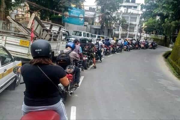 போக்குவரத்து நெரிசலிலும் விதியை மீறாத மிசோரம் மக்கள்|வைரலாகும் புகைப்படம் ?