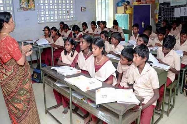 கல்வித் திட்டத்திற்கு பயன்படுத்தாத 1,600 கோடியை தமிழக அரசு திருப்பி அளித்துள்ளது.