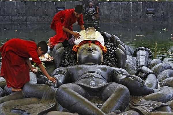1300 ஆண்டுகளாக நீரில் மிதக்கும் விஷ்ணு சிலையா ?| உண்மை என்ன ?