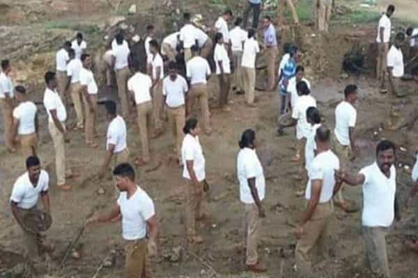 திண்டுக்கல் அருகே உள்ள குளத்தை தூர்வாரிய 200 காவலர்கள் !