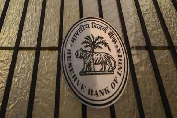 9 வங்கிகளை நிரந்தரமாக மூடுவதாக ரிசர்வ் வங்கி அறிவித்ததா ?