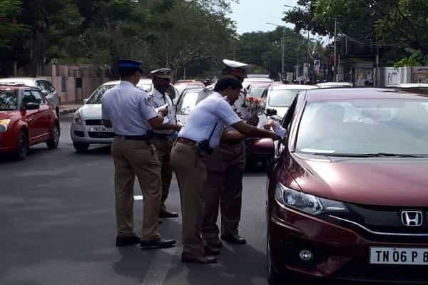 தமிழக போக்குவரத்து காவலர்கள் அபராத ரசீதில் தமிழ் இல்லையா ?