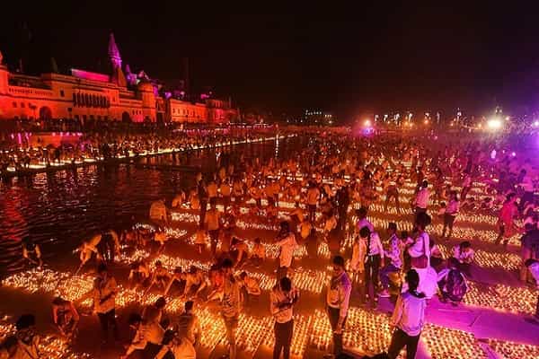 அகல் விளக்கு நிகழ்ச்சிக்கு 133 கோடி செலவிட்டாரா யோகி ஆதித்யநாத் ?| உண்மை என்ன ?