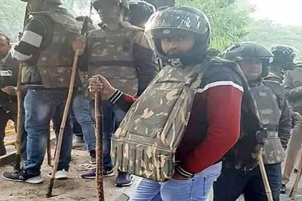 போலீஸ் வேடத்தில் வந்து மாணவர்களை தாக்குவது ABVP-ஐ சேர்ந்தவரா ?