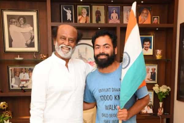 ரஜினியுடன் இருப்பது போலீஸ் வேடத்தில் மாணவர்களை தாக்கியவரா ?
