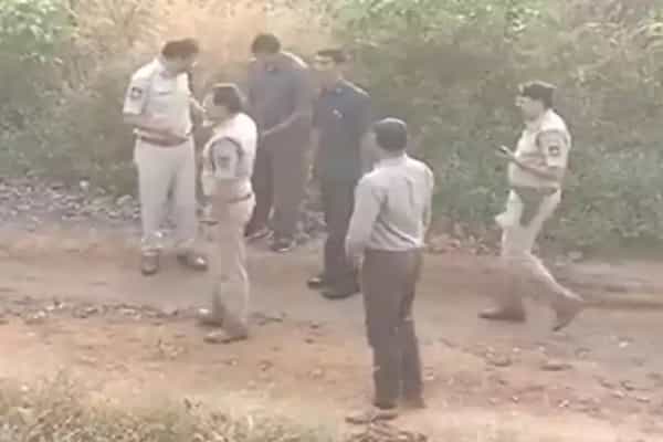பாலியல் வழக்கில் கைதான 4 பேர் போலீசாரால் சுட்டுக்கொலை| உ.பி-யில் மற்றொரு கொடூர சம்பவம்.