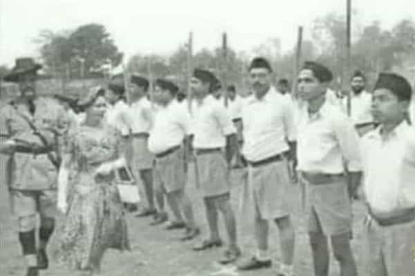 பிரிட்டிஷ் ராணிக்காக ஆர்.எஸ்.எஸ் அமைப்பினர் அணிவகுத்து நிற்பது உண்மையா ?