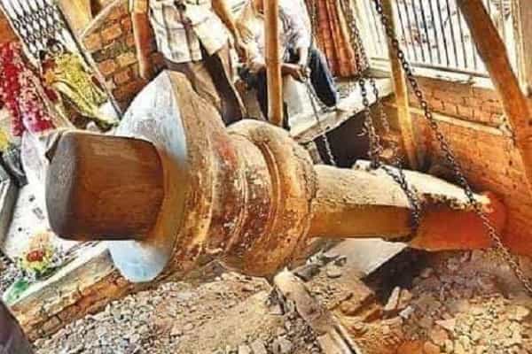 அயோத்தியில் கிடைத்த 5 அடி சிவலிங்கத்தின் புகைப்படமா ?