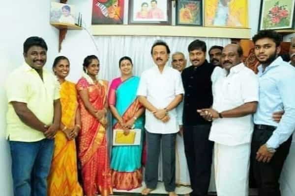 சாத்தான்குளம் குடும்பம் ஸ்டாலினுடன் இருப்பதாக வதந்தி புகைப்படம் !
