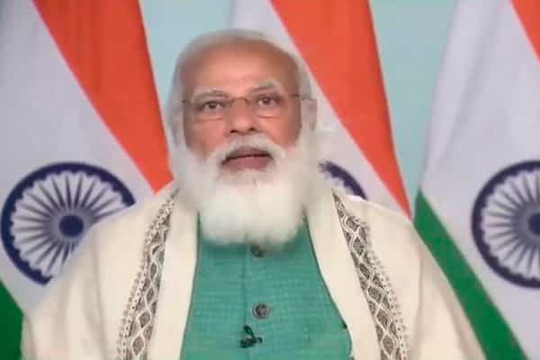 பெட்ரோல் விலை ரூ100...  பிரதமர் மோடி சொல்லும் காரணம் !