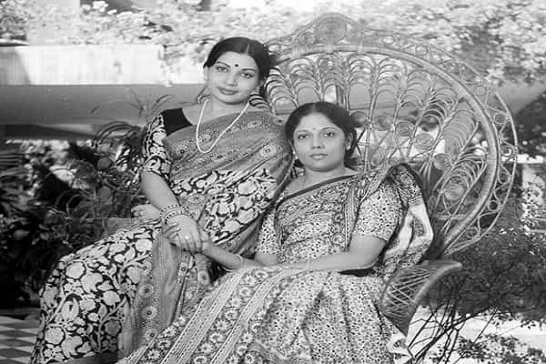 ஜெயலலிதா உடன் நிர்மலா சீதாராமன் இருப்பதாக பரப்பப்படும் தவறான புகைப்படம் !