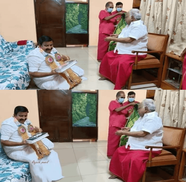 அமைச்சர் கே.என்.நேரு பங்காரு அடிகளார் முன்பு தரையில் அமரவில்லையா ?