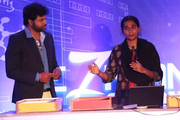 விண்ணில் பாய்ந்தது வில்லெட் ஓவியாவின் அனிதா சாட்..!