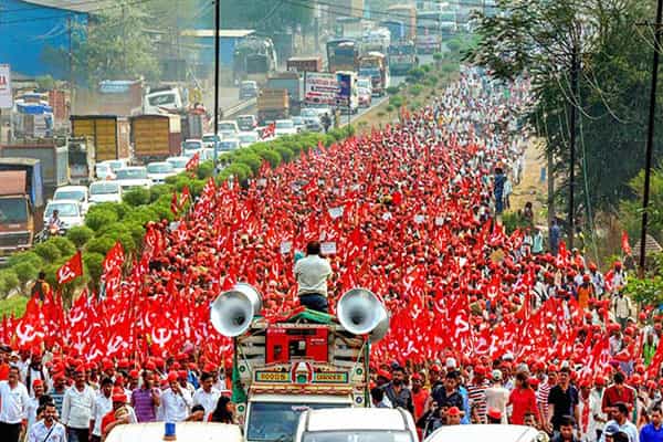 இந்தியாவையே மிரள வைக்கும் விவசாயிகளின் பேரணி!