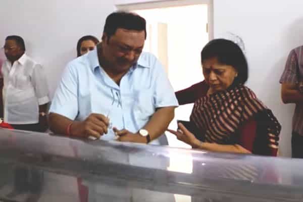 வைரலாகும் மு.க.அழகிரியின் கண்ணீர் காட்சிகள்: கலைஞர் இறப்பின் பொழுது எடுக்கப்பட்டதா ?