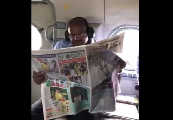 ஹெலிகாப்டரில் பேப்பர் படிக்கும் குமாரசாமி ? பிஸ்கட்டை தூக்கி வீசும் அவரது சகோதரர்..!