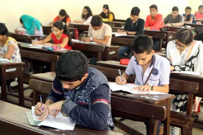 ஐ.பி.எல்க்கு சிறப்பு ரயில், நீட்க்கு கிடையாது. ஆனாலும், குவியும் உதவிகள்.