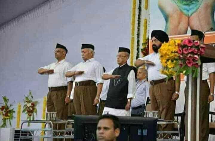 ஆர்.எஸ்.எஸ் பாணியில் சல்யூட் செய்யும் பிரணாப் முகர்ஜி: மார்ஃபிங் புகைப்படம் .