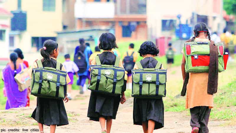 அரசு பள்ளிகள் இனி தனியார் வசம்.