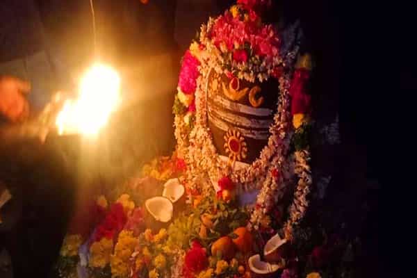 சுத்தம் செய்யலாம், சாமியை தொடாதே !