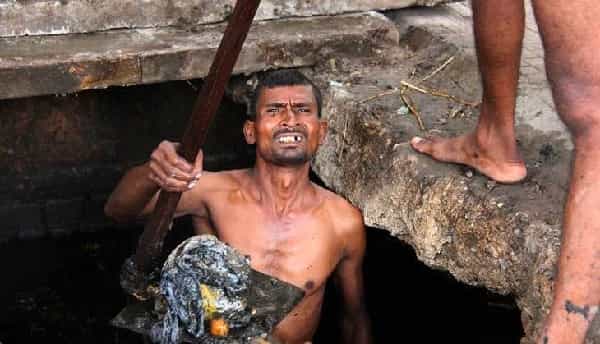 மனிதக் கழிவுகளை அள்ளும் தொழிலாளர்களின் இறப்பில் தமிழகம் முதலிடம் !