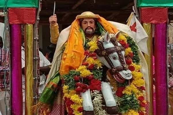 அழகர் உருவில் இயேசுவை வடிவமைத்ததாக வைரலாகும் புகைப்படங்கள் !