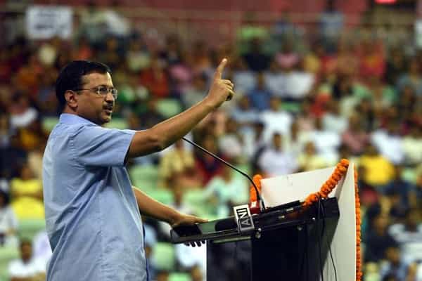 டெல்லி அரசு போக்குவரத்தில் பெண்களுக்கு இலவச பயணம் - கேஜ்ரிவால் அறிவிப்பு.