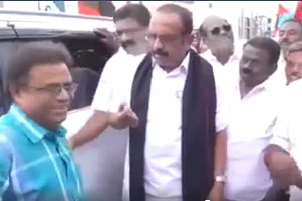 பணம் கொடுக்காததால் புகைப்படம் எடுக்க மறுத்த வைகோ| வைரலாகும் வீடியோ !