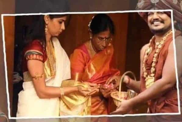 நித்தியானந்தாவிடம் ஆசி பெறும் சின்மயி: மார்ஃபிங் புகைப்படம் !