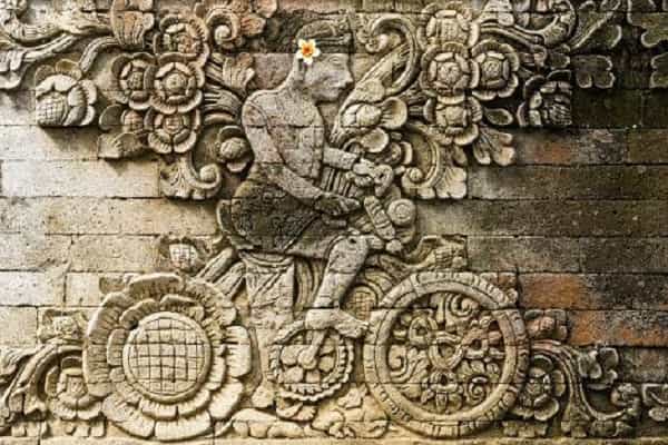 உறையூர் பஞ்சவர்ணசாமி கோவிலில் உள்ள மிதிவண்டி சிற்பமா ?