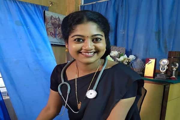 5 ரூபாய்க்கு மருத்துவம் பார்ப்பவர் என வைரலாகும் நடிகையின் புகைப்படம் !
