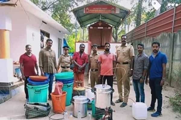 மசூதிக்குள் கள்ளச்சாராயத்திற்கு ஊரல் போட்டதாக தவறான பதிவு| உண்மை என்ன ?