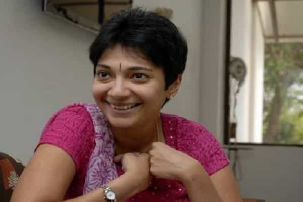 மதுவந்தி போலி விசாவில் சென்று சிகாகோவில் கைதா ?