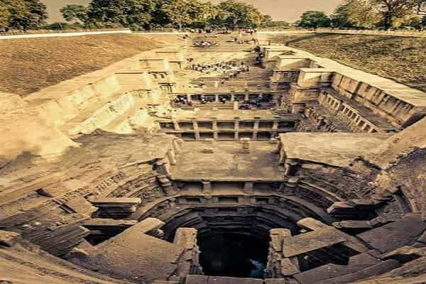 ராஜராஜச் சோழன் கட்டிய கிணறு வடிவ அரண்மனையா ?| ஃபேஸ்புக் உளறல்.