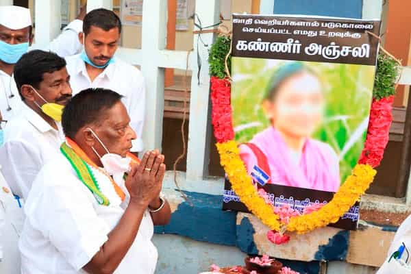 தவறானப் புகைப்படத்திற்கு மரியாதை செலுத்திய புதுச்சேரி முதல்வர் !