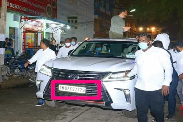 கமல்ஹாசன் தன் காருக்கு இன்சூரன்ஸ் கட்டவில்லை எனப் பரவும் தவறான தகவல்!