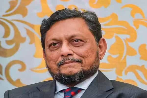 தொடர் சர்ச்சை கருத்தால் உச்ச நீதிமன்ற நீதிபதி போப்டேவுக்கு எதிராக எழும் குரல்கள் !