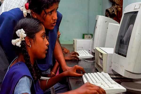 அரசு பள்ளிகளுக்கு 100% மின்சாரம் தந்த ஒரே மாநிலம் தமிழ்நாடு ! ஒன்றிய நிலை தெரியுமா ?