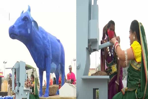 சாணி வாங்கும் திட்டம் பற்றிய அலங்கார ஊர்தி குடியரசு நிகழ்ச்சியில் பங்குபெறுகிறது !