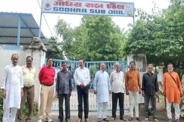 கர்ப்பிணி பெண்ணை பாலியல் வன்புணர்வு செய்த குற்றவாளிகளுக்கு மன்னிப்பு வழங்கிய குஜராத் அரசு !